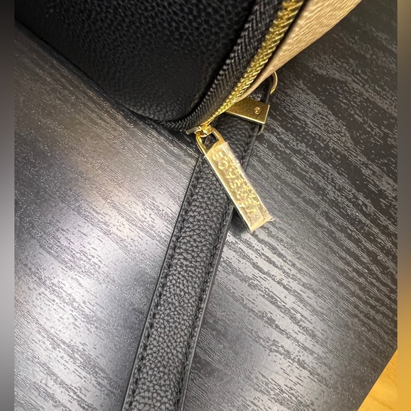 Versace Parfums Black/Gold Toiletry Pouch - Picture 4 of 13